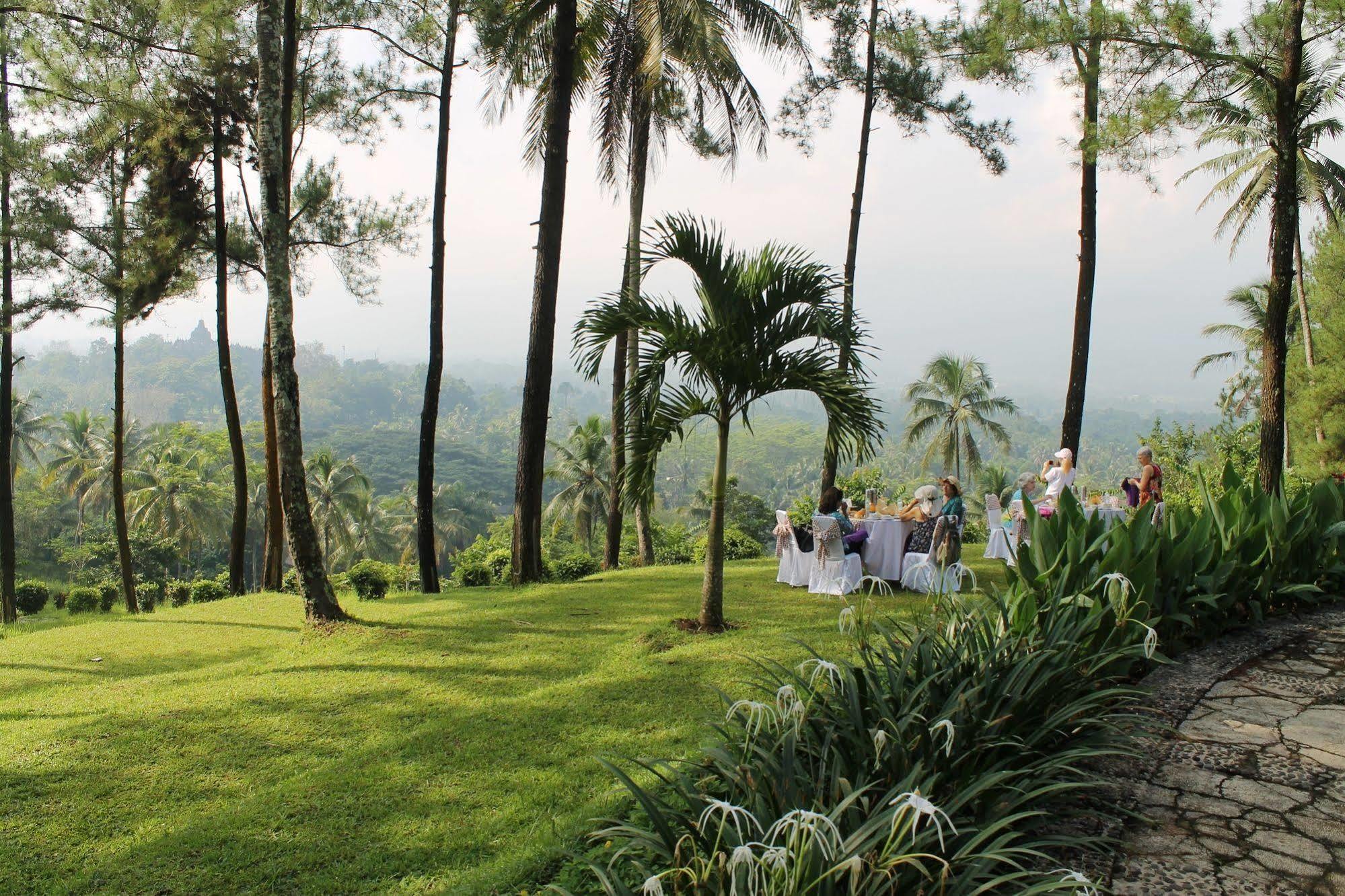 Manohara Resort Magelang Esterno foto