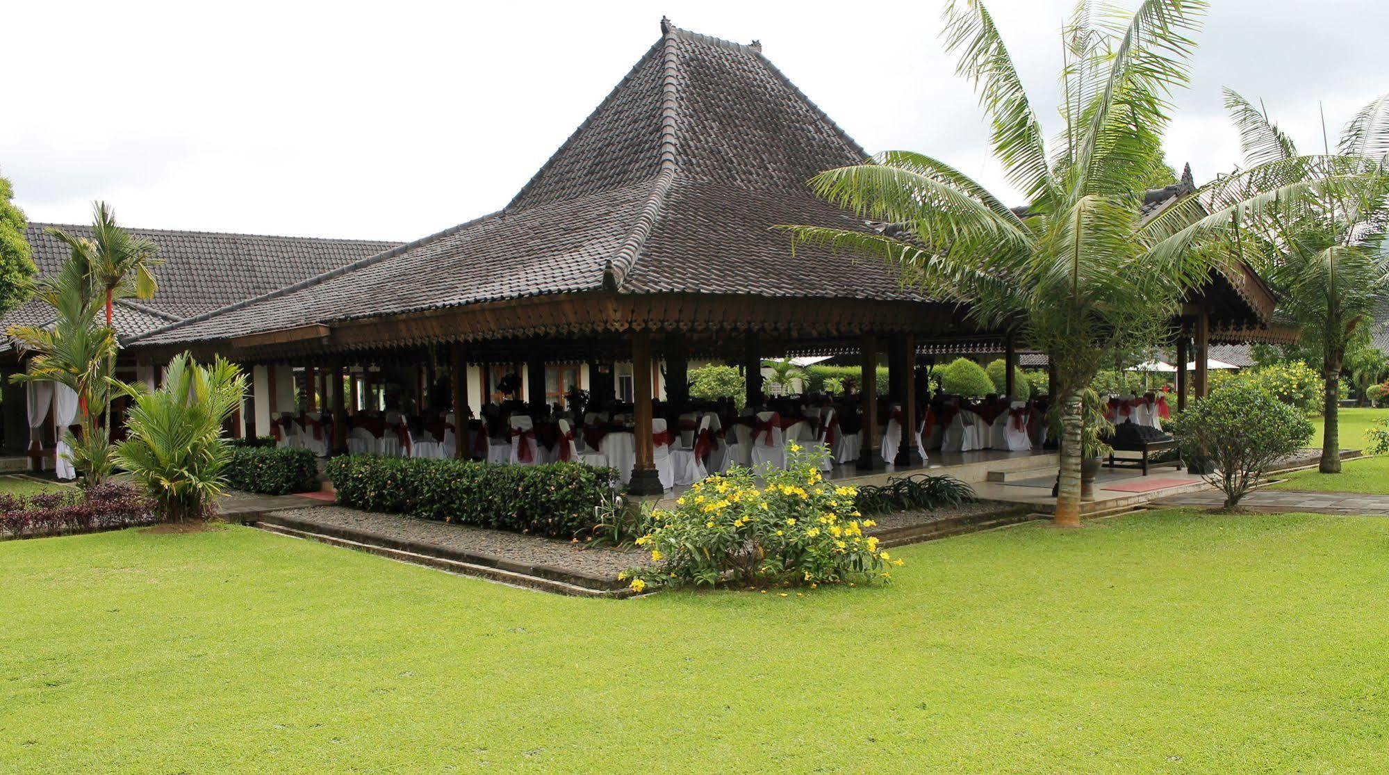 Manohara Resort Magelang Esterno foto